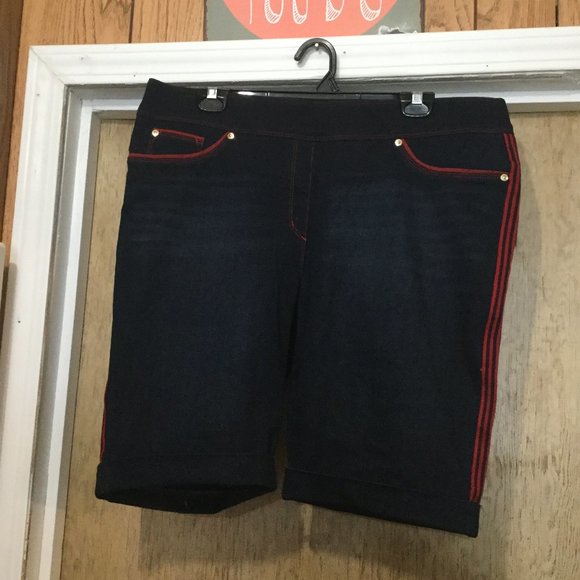 Nygard  4 way stretch NWOT plus size ladies shorts with stripe - Picture 1 of 6